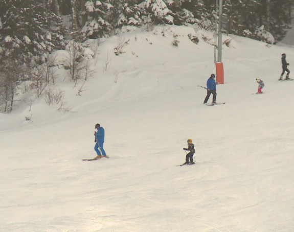 Danas pretežno sunčano, poslije podne oblačno