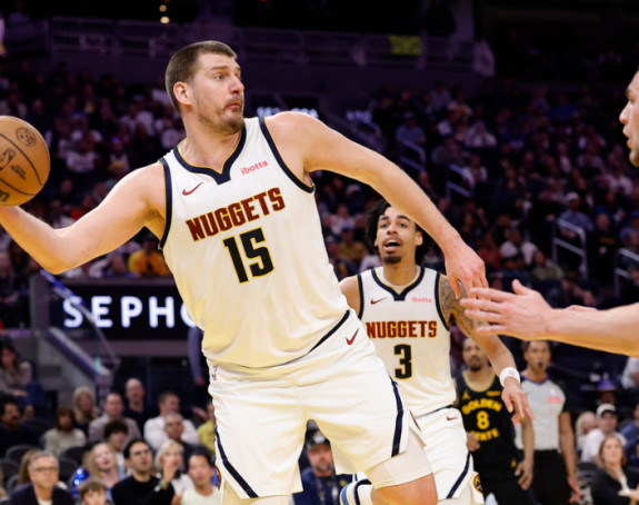 Tripl-dabl Jokića u porazu Denvera od Golden Stejta