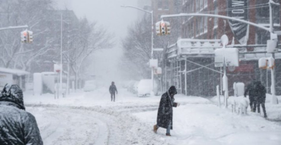 Сњежна олуја у САД, стотине хиљада људи остало без струје