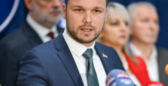 У којем својству Додик говори о институцијама РС?!