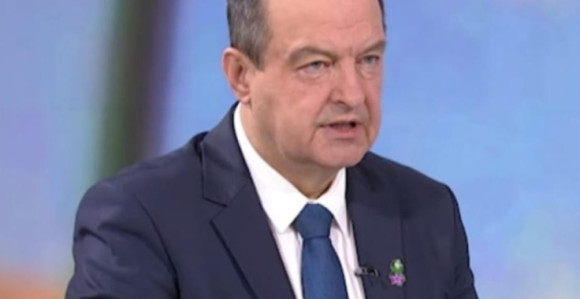 Ministar policije Ivica Dačić hitno prebačen u bolnicu, priključen na aparate