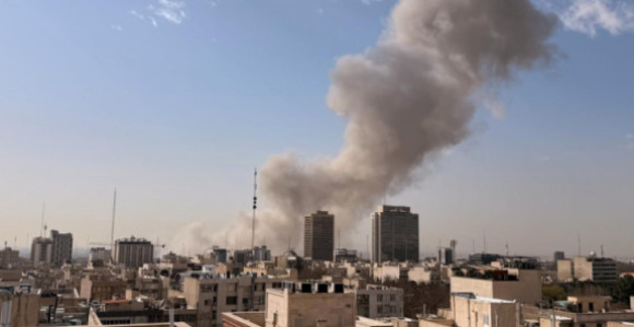 Proglašeno vanredno stanje: Izrael napao Iran, priključila se i  Amerika