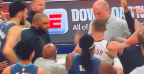 Jokić pobjesnio, ozbiljno se zakuvalo na terenu (VIDEO)