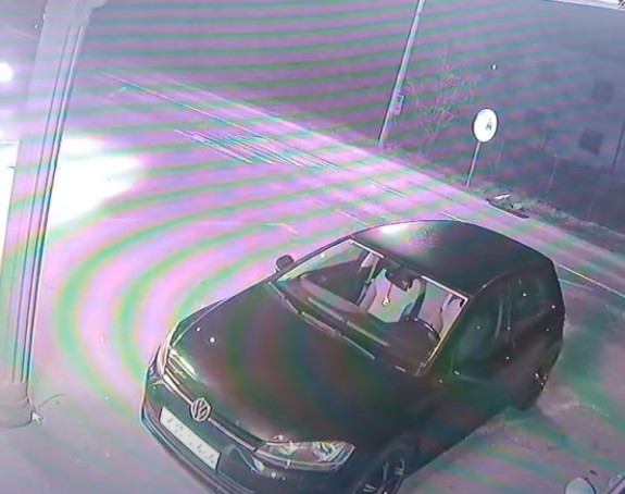 Kotor Varoš: Vozilo uletjelo u dvorište, sve snimile kamere