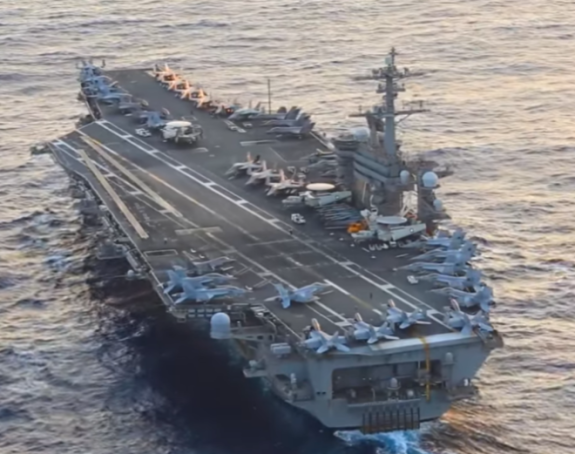 Zvaničnik SAD: Nosač aviona nije pogođen u napadu Irana