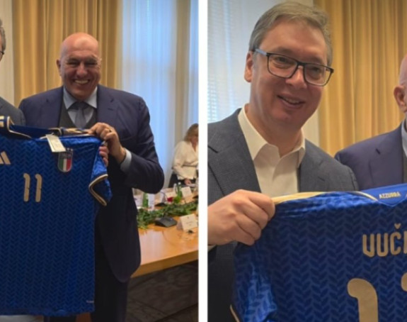 Vučiću poklon dres Italije sa njegovim prezimenom