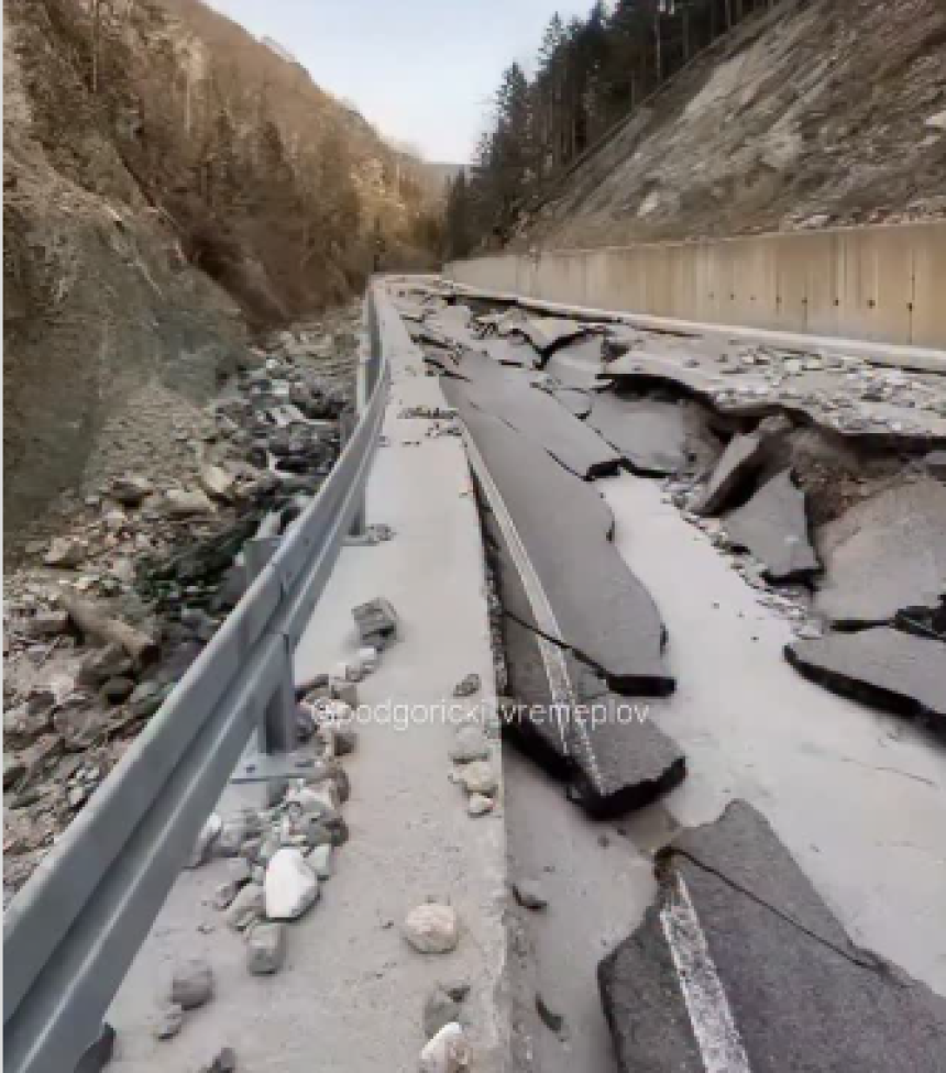 Nerealne scene iz Crne Gore: Rijeka odnijela put (VIDEO)