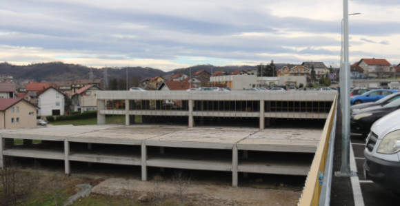 Garaža UKC-a čeka rasplet spora od 16 miliona KM
