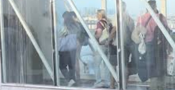 Евакуација авионом из Дубаија кошта више од 1.000 евра