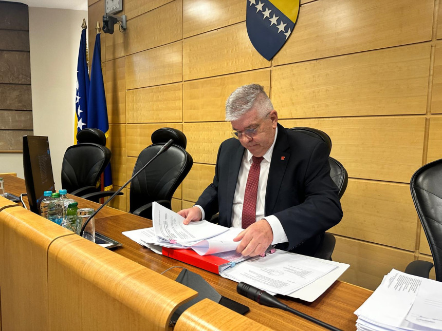 У Парламенту ФБиХ смијењен Драган Миоковић
