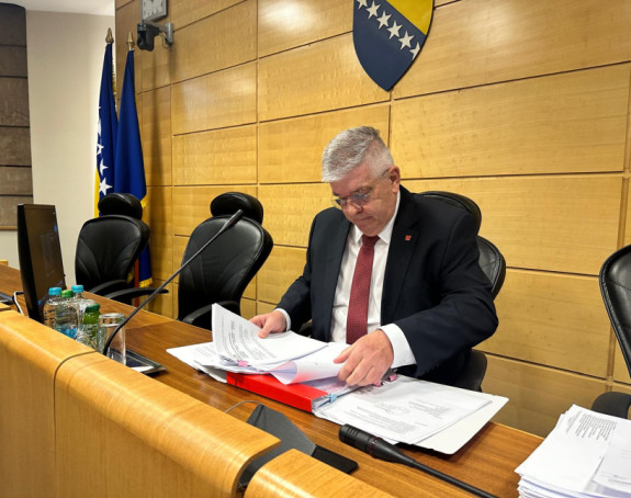 U Parlamentu FBiH smijenjen Dragan Mioković