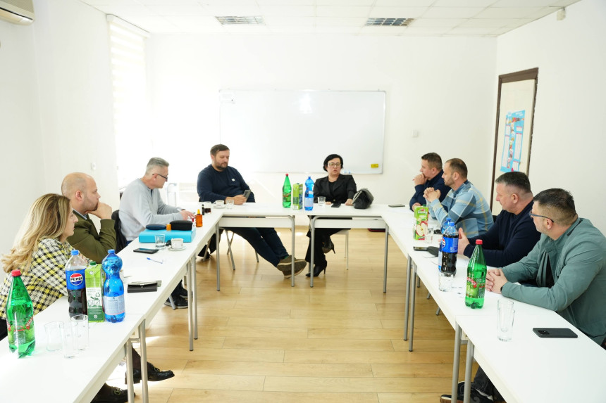 Sindikati u zdravstvu traže povećanje plate za 40%