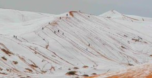 Невјероватан призор у Сахари, снијег све изненадио (ВИДЕО)