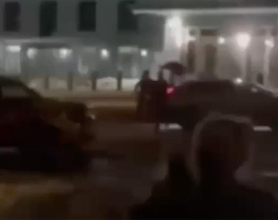 Majka i tri sina u pritvoru zbog bombe u američkoj ambasadi