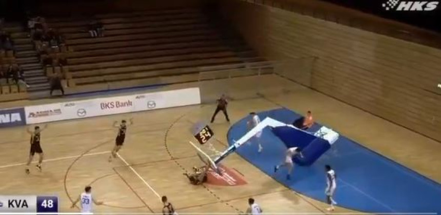 Košarkaš Splita zakucao - srušila se konstrukcija na njega