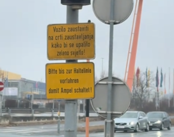 U Gracu saobraćajni znak na srpskom jeziku (VIDEO)