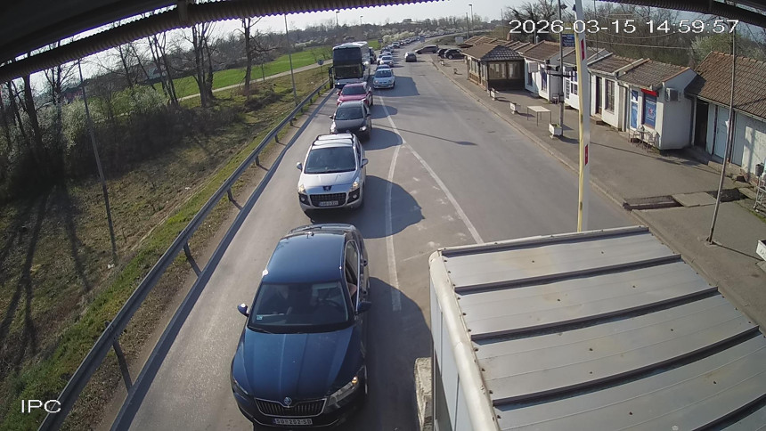 Појачана фреквенција возила на прелазима из БиХ