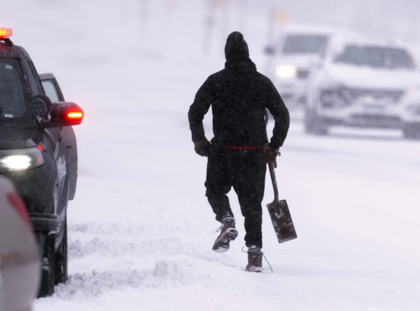 Snijeg i jak vjetar zahvatili dijelove SAD, prijete oluje