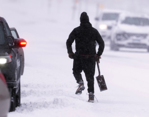 Snijeg i jak vjetar zahvatili dijelove SAD, prijete oluje
