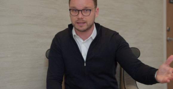 Niko bolje od SNSD-a ne sluša strance i ne gazi Ustav Srpske