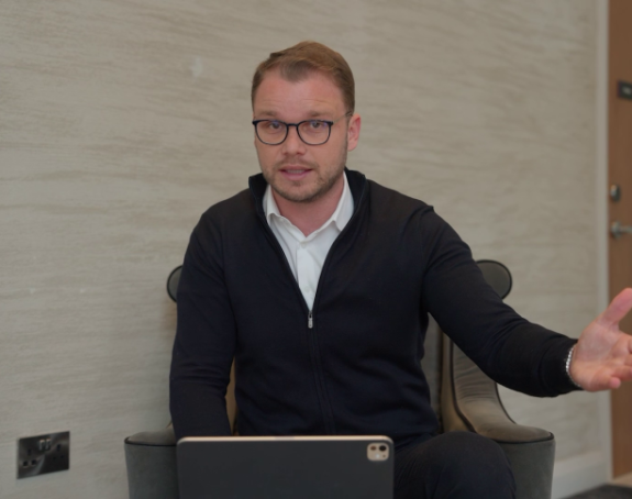 Niko bolje od SNSD-a ne sluša strance i ne gazi Ustav Srpske