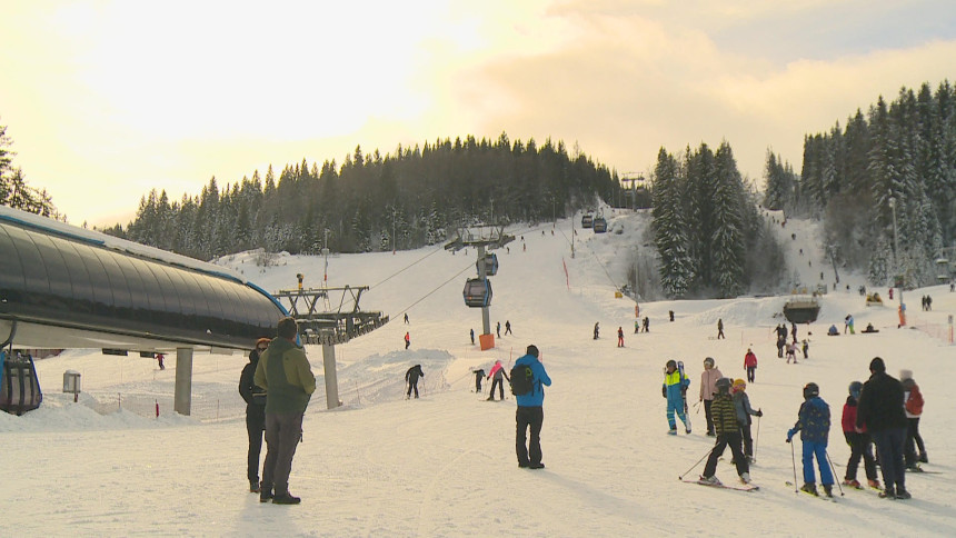 Данас хладније уз падавине, на планинама снијег