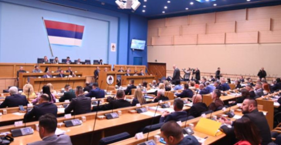 Посланици о резолуцији о осуди и забрани величања НДХ (УЖИВО)