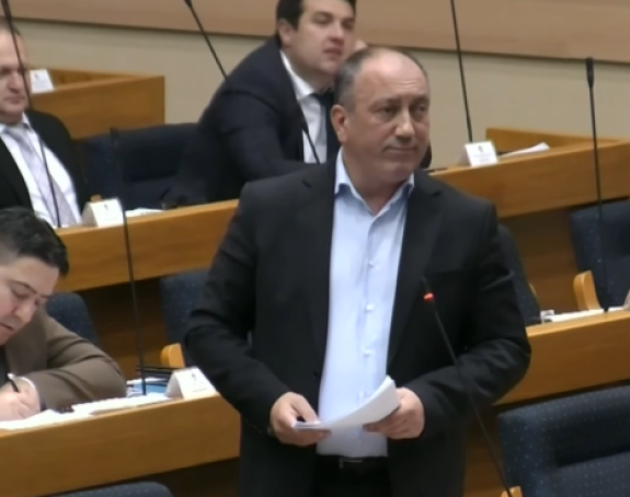 NS RS: Opomene, prekidi i pritisci na opoziciju (VIDEO)