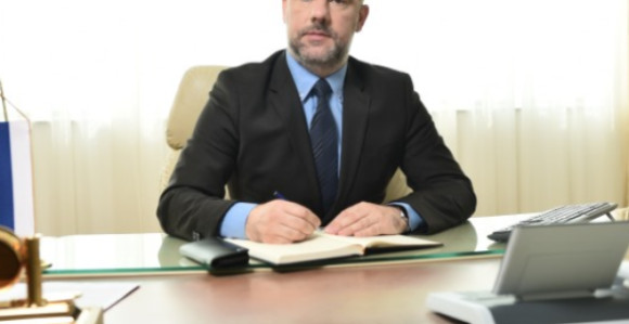 Шеранић манипулише и обмањује јавност о платама у здравству