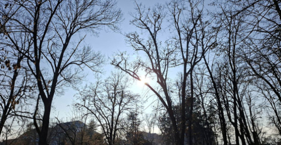 Pretežno oblačno i svježije, uz kraće sunčane periode