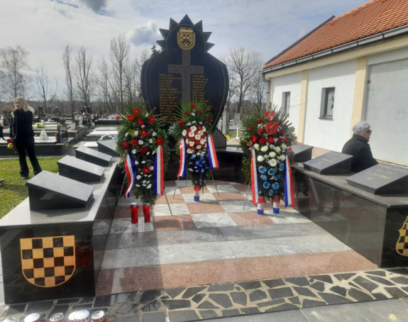 U Modranu kod Dervente ipak obilježena godišnjica formiranja brigade HVO, srpski borci u znak protesta prošli pored groblja (VIDEO)