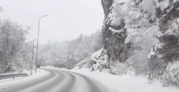 Издато упозорење: Снијег и вјетар стижу у Српску од сутра