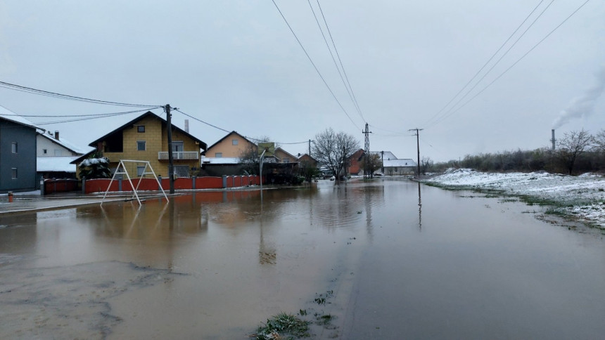 Prijedor: Padavine napravile haos, naselja pod vodom
