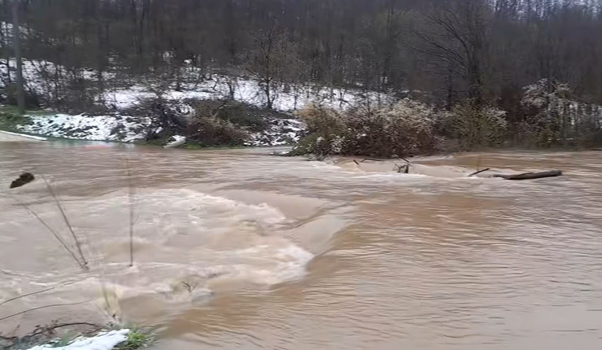 Banjaluka: Izlila se Dragočajka, most potpuno poplavljen
