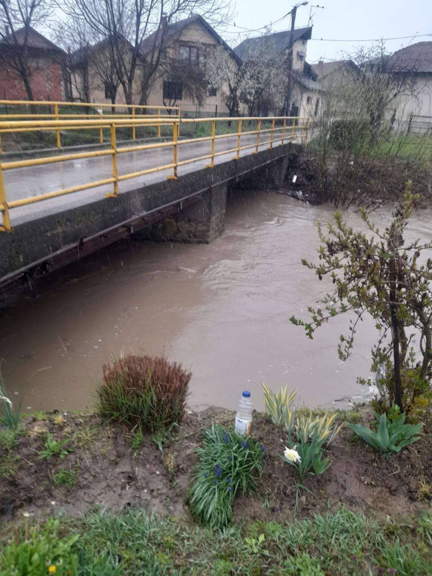 Nadležne službe u pripravnosti, rastu vodostaji u Brčkom