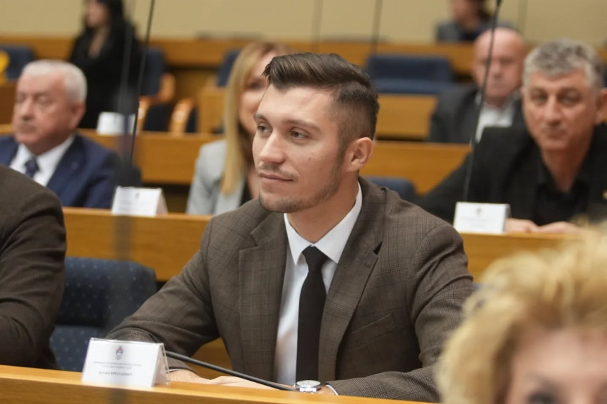 "Коцкарска" Влада - Они каматама бришу болнице