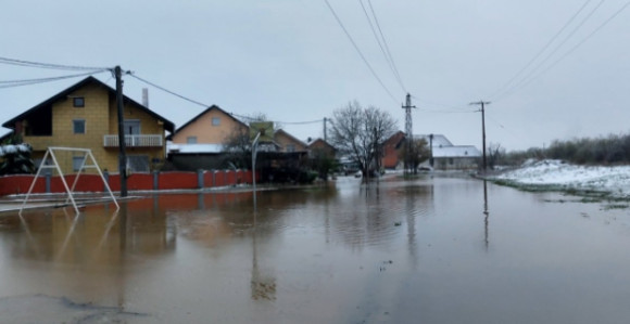 Prijedor: Padavine napravile haos, naselja pod vodom
