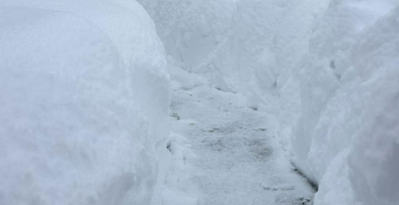 Snijeg ne prestaje u Kotor Varošu, sela zametena