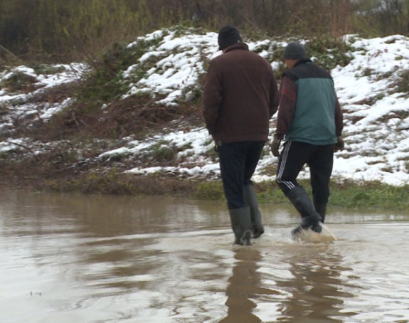Prijedor: Veliki broj objekata pod vodom, mještani očajni