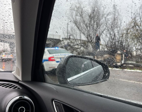 Prevrnuto auto: Udes i zastoj na brzoj cesti kod Banjaluke