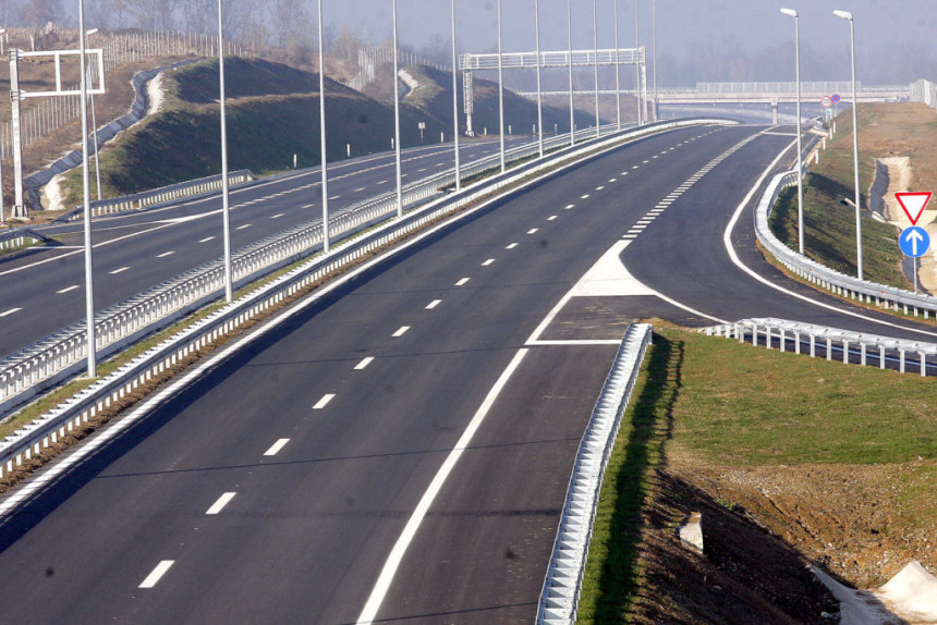 Ауто-путевима кредит 300 милиона евра, Влада гарант за враћање