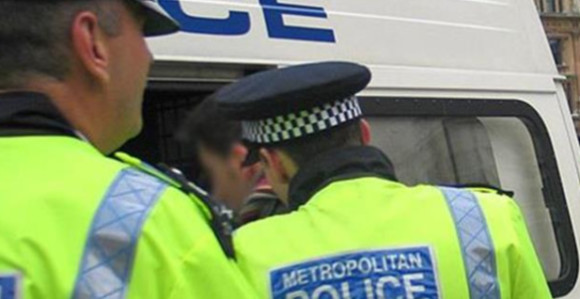 Automobil pokosio više pješaka u centru grada Derbija