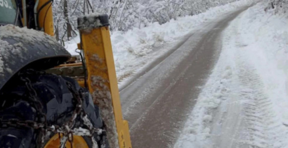 Snijeg okovao Z. Srbiju: Uključena i teška mehanizacija