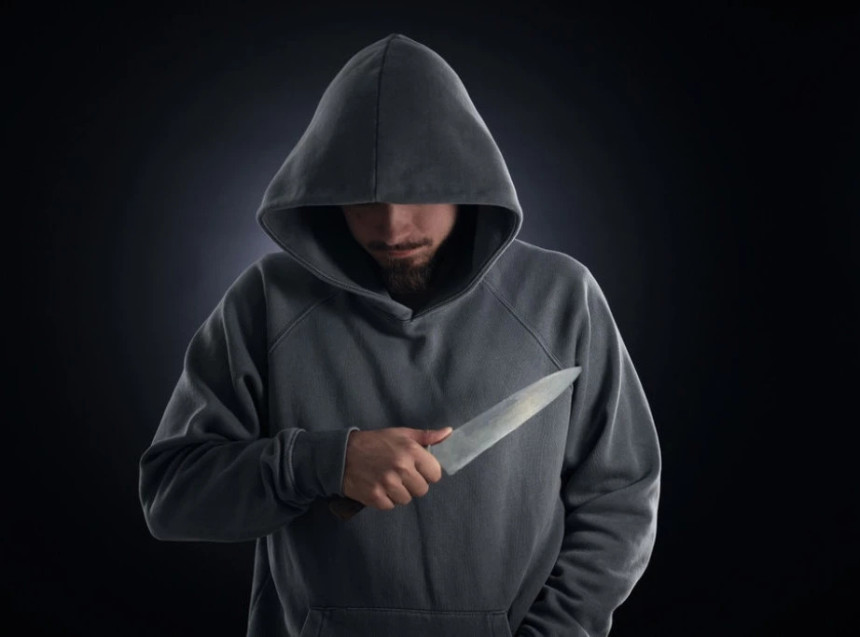 Професорка избодена у школи, други ученик јој спасио живот