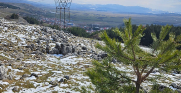 Oblačno sa slabom kišom, na planinama snijeg