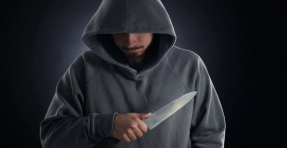 Profesorka izbodena u školi, drugi učenik joj spasio život