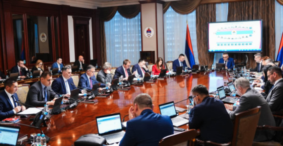 Влада се одриче 10 фенинга по литру горива, али то не важи за грађане Србије