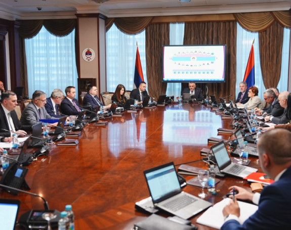 Нису себе заборавили: Премијеру и министрима повишица од пет одсто