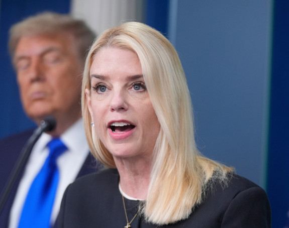 Tramp smijenio državnu tužiteljku Pem Bondi