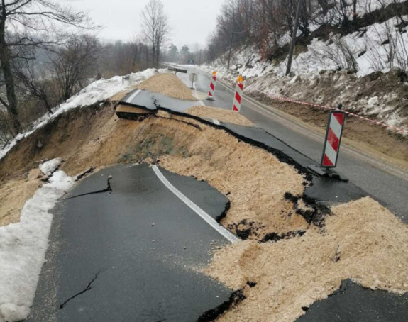 Odron obustavio saobraćaj na putu Bijeljina - Tuzla